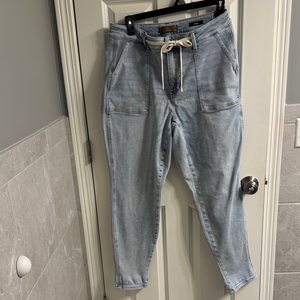 Judy Blue Light Wash Denim Jeans